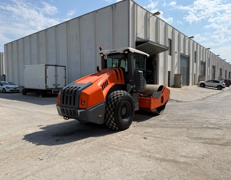 HAMM  HC110i **IMPECCABLE-LIKE NEW**