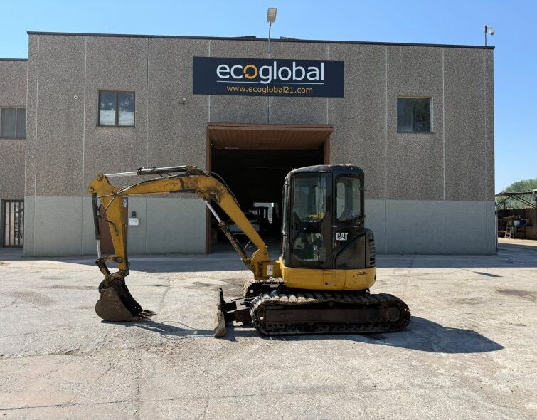 CATERPILLAR  304 **MINI EXCAVATOR**