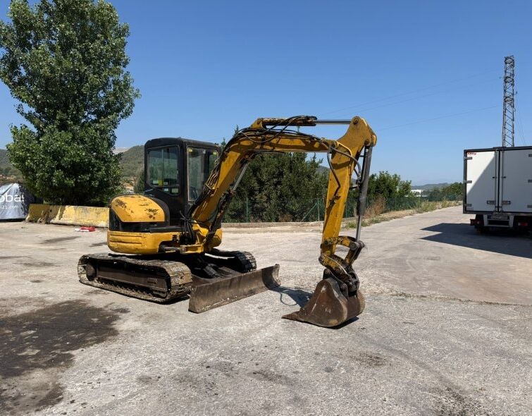 CATERPILLAR  304 **MINI EXCAVATOR**