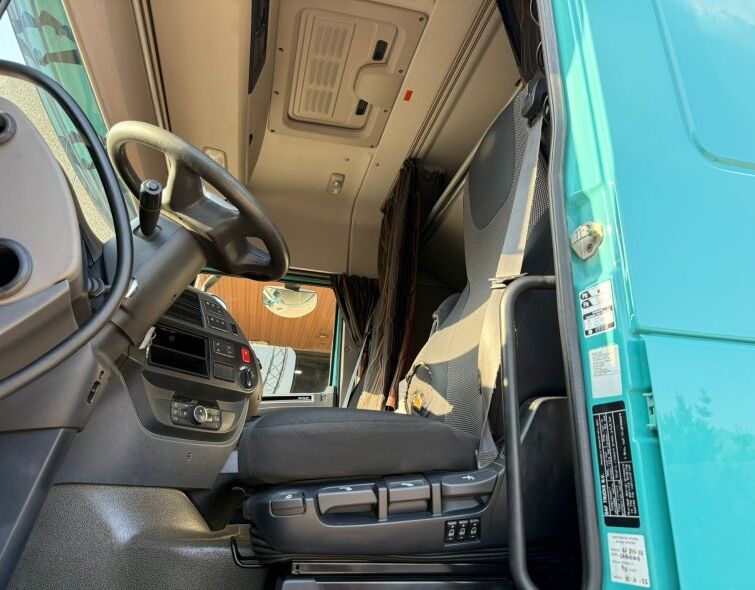 - DAF TRACTOR UNIT AND BENALU SEMI-TRAILER SET