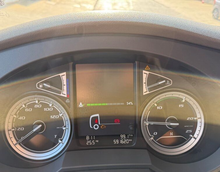 - DAF TRACTOR UNIT AND BENALU SEMI-TRAILER SET