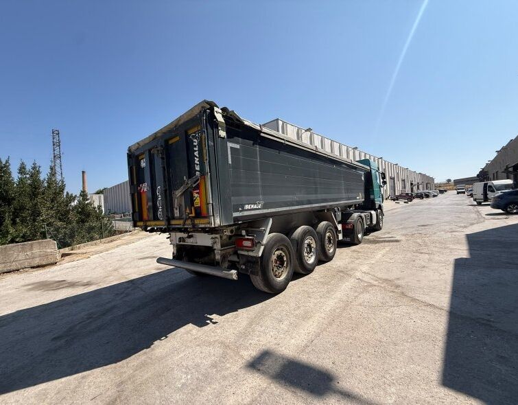 - DAF TRACTOR UNIT AND BENALU SEMI-TRAILER SET