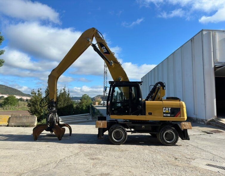 CATERPILLAR  M318 MH**PARC À FERRAILLE**utilisé