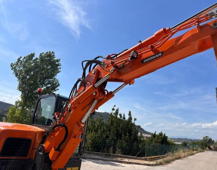 DOOSAN DX85R-3 **PINZA//IMPECABLE**