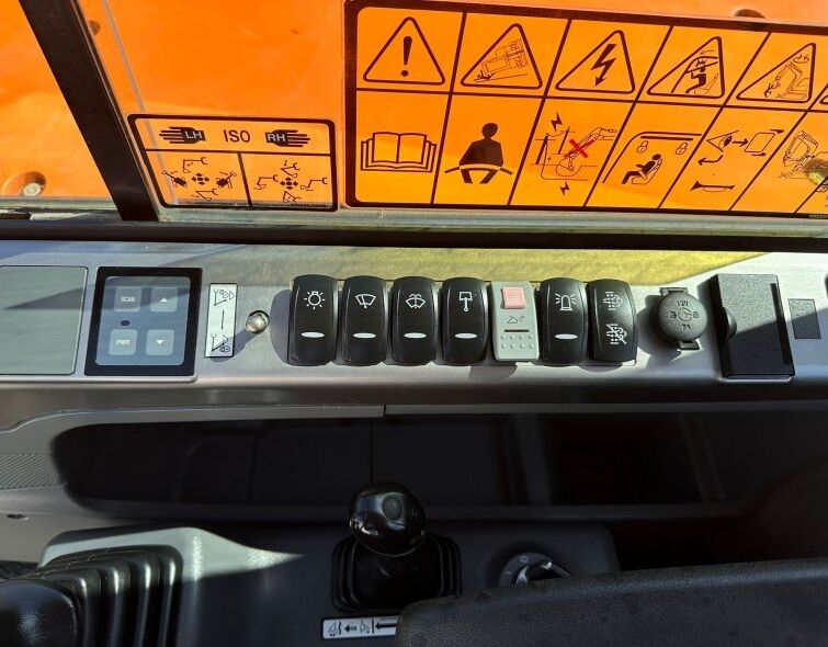 DOOSAN DX85R-3 **PINZA//IMPECABLE**