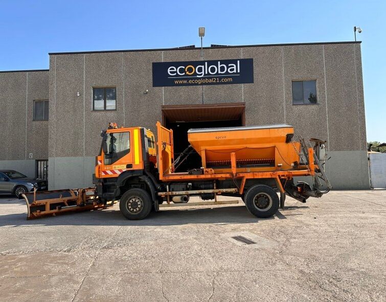 IVECO TRAKKER 4x4 ***CHASSE-NEIGE AVEC SALIÈRE***