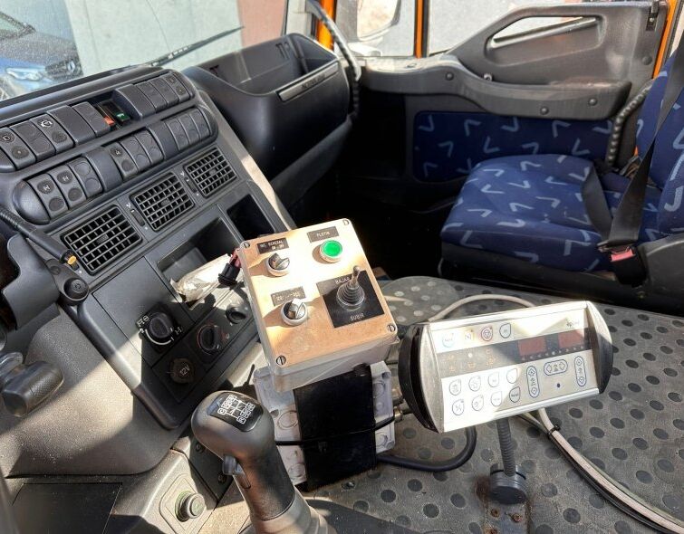 IVECO TRAKKER 4x4 ***SNOWPLOW WITH SALT SHAKER***