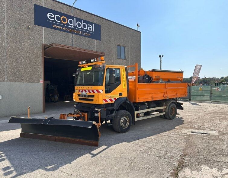 IVECO  TRAKKER 4x4 ***SNOW PLOUGH WITH SALT SHAKER***