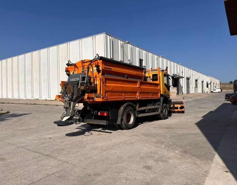 IVECO  TRAKKER 4x4 ***SNOW PLOUGH WITH SALT SHAKER***