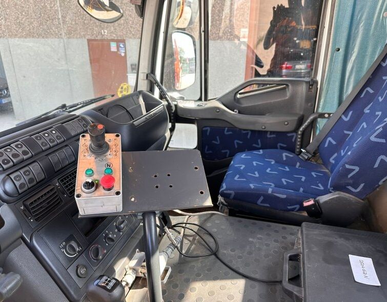 IVECO  TRAKKER 4x4 ***SNOW PLOUGH WITH SALT SHAKER***