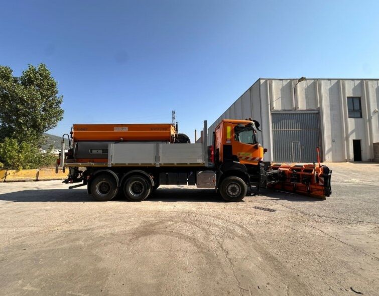 RENAULT K460 6x6 ***CHASSE-NEIGE AVEC SALIÈRE***