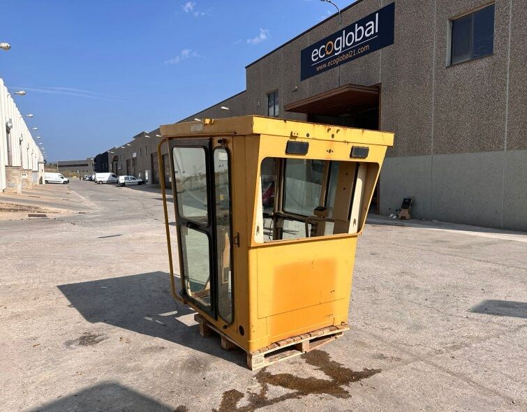 - CABINE DE NIVELEUSE CATERPILLAR