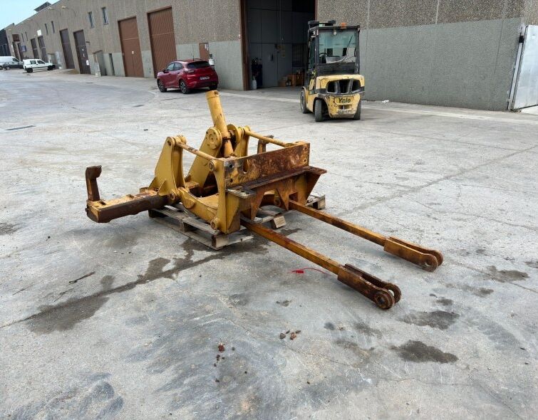 - AUFREISSER FÜR CATERPILLAR MOTOR GRADER