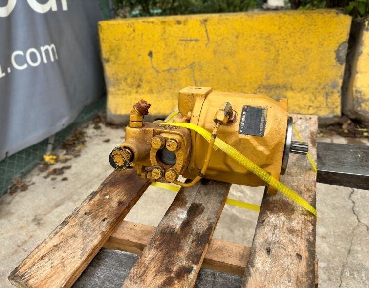 - CATERPILLAR HYDRAULIC LEVELING PUMP