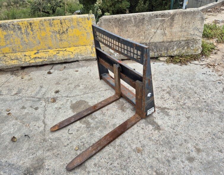 - PALLET RACKS FOR SKID STEER LOADERS