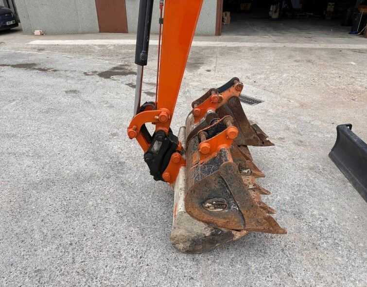 HITACHI  ZX33U-6 CLR***IMPECABLE***