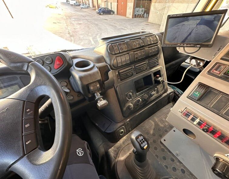 IVECO BARREDORA BUCHER CITYFANT 60