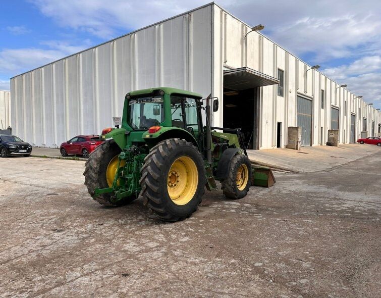 JOHN DEERE  6620 WITH SHOVEL