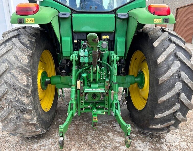 JOHN DEERE  6620 WITH SHOVEL