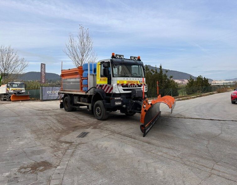 IVECO  TRAKKER 4X4 ***SNOWPLOW***