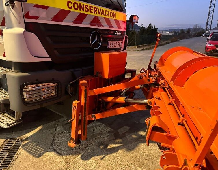 MERCEDES-BENZ  AXOR 1829 4X4***SNOWPLOUGH***