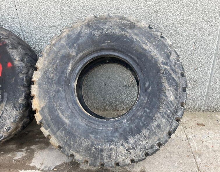 - 20.5R25 TIRE