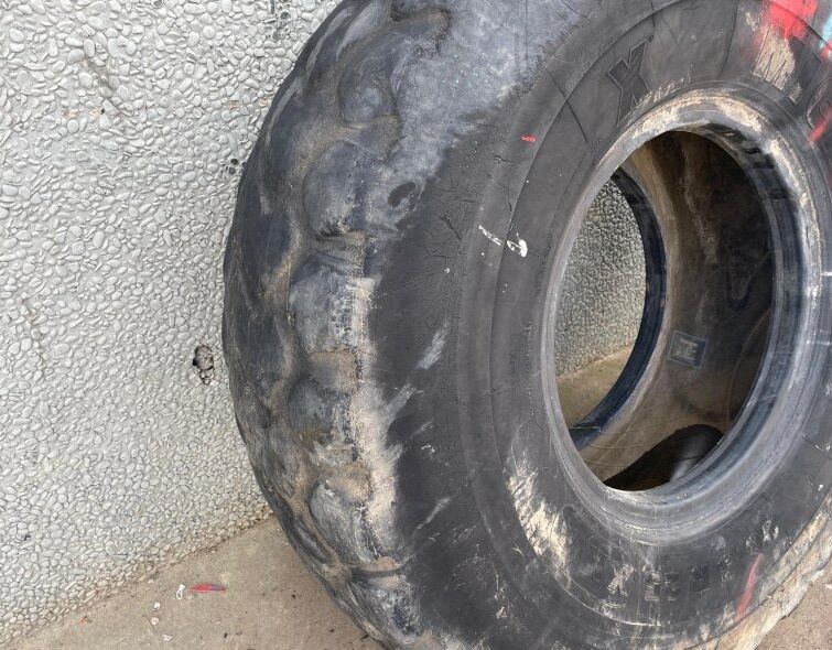 - 20.5R25 TIRE