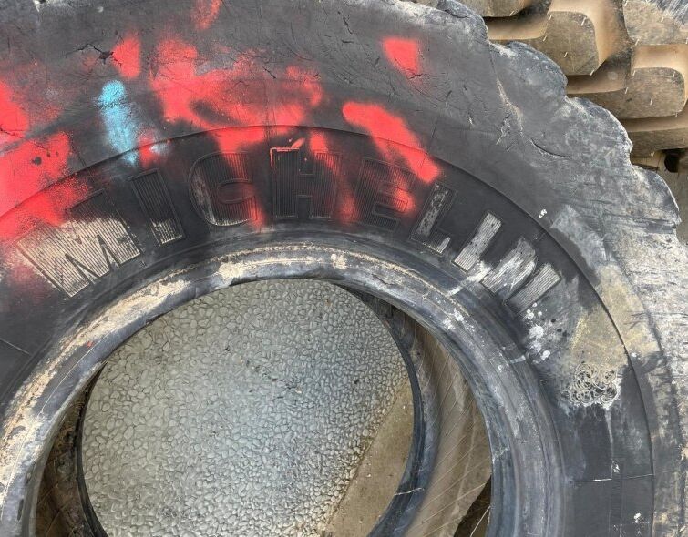 - 20.5R25 TIRE