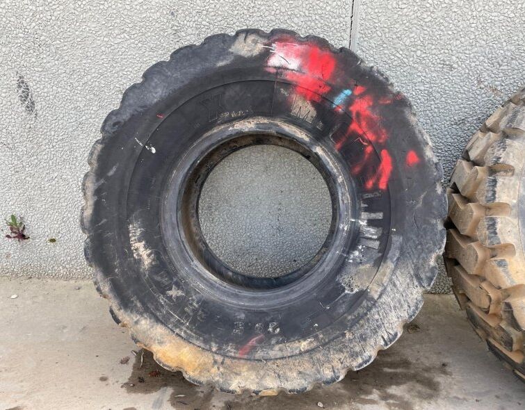 - 20.5R25 TIRE
