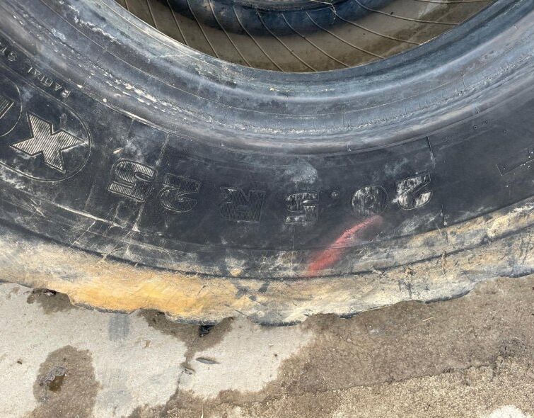 - 20.5R25 TIRE