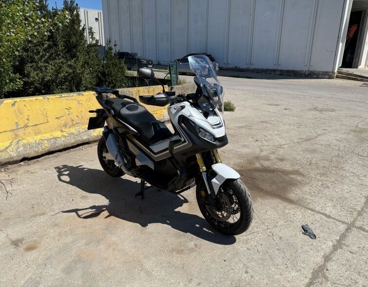 - HONDA ADV-750 MOTORCYCLE