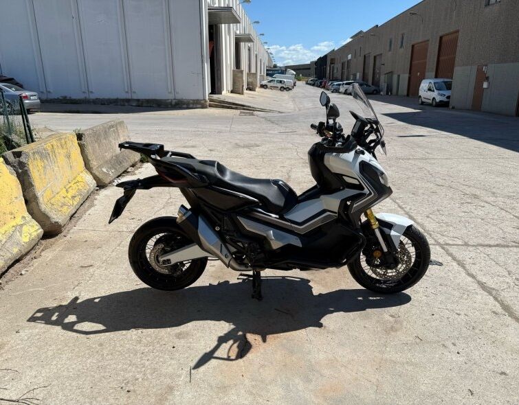 - HONDA ADV-750 MOTORCYCLE