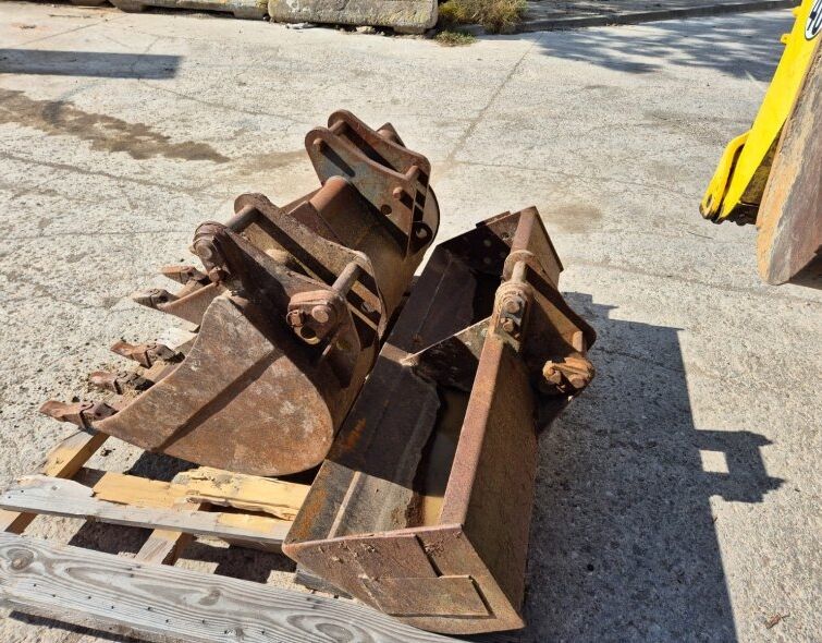 KOMATSU  WB97 R-2 ***MIXED FULL EQUIPMENT***