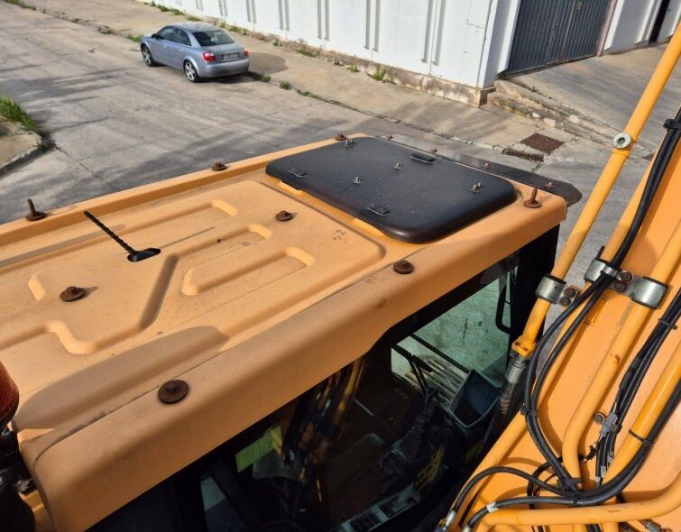 HYUNDAI  HX220L