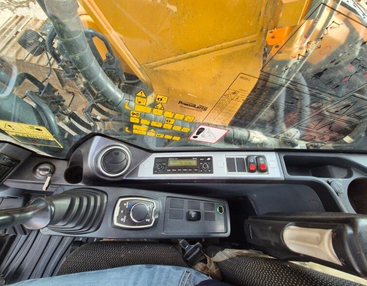 HYUNDAI  HX220L