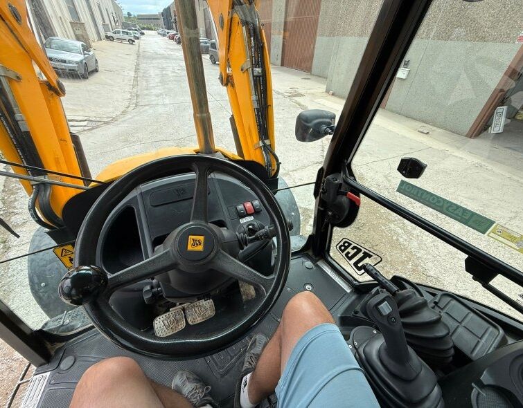 - JCB 3CX MIXED BACKHOE LOADER