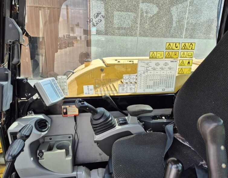 - MINI-PELLE CAT 308 E2CR