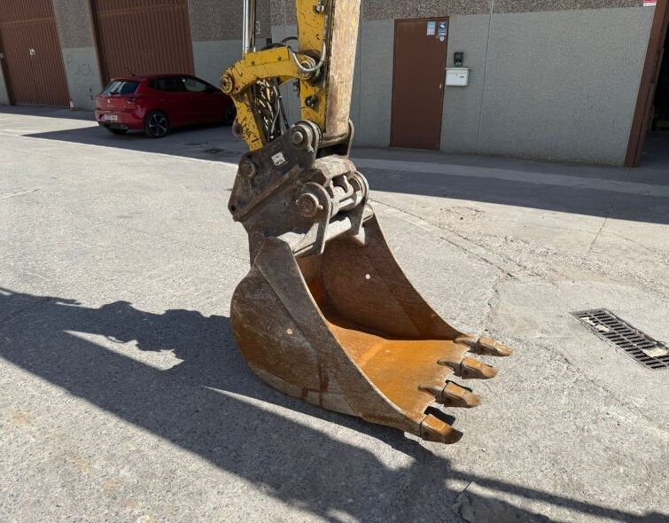 KOMATSU PW148-11