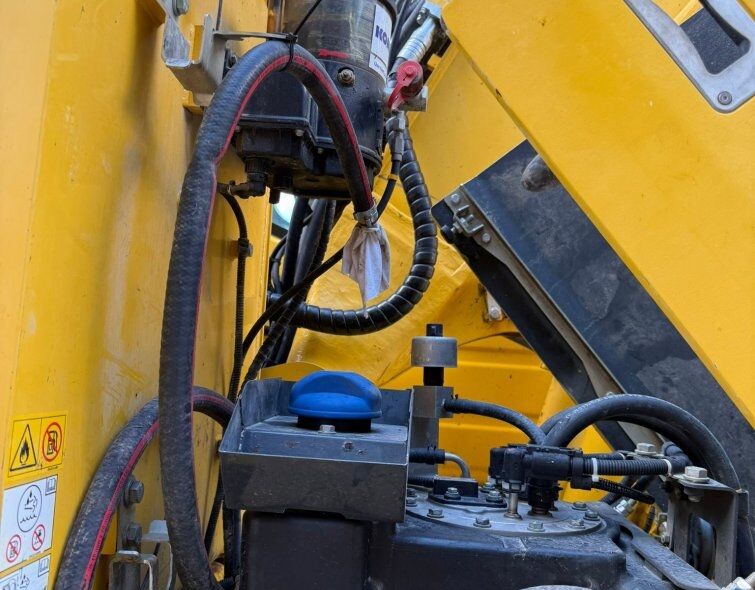 KOMATSU PW148-11