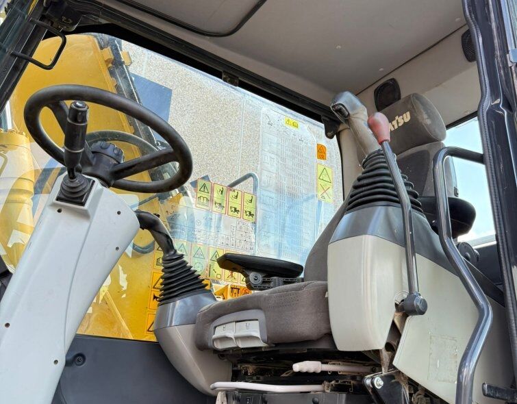 KOMATSU PW148-11