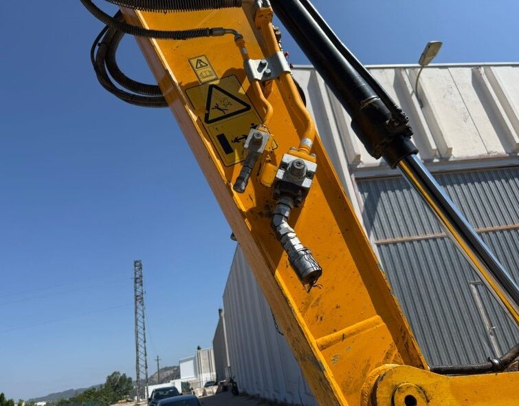 JCB  131X LCD