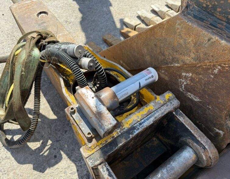 JCB  131X LCD