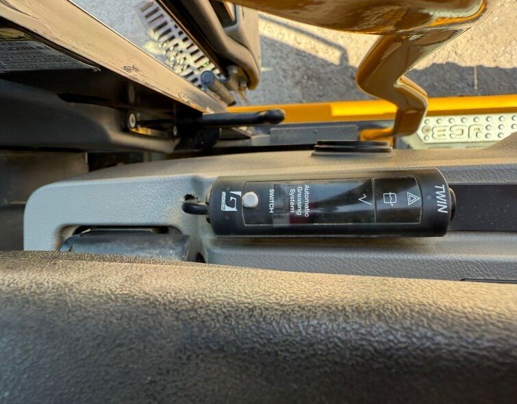 JCB  131X LCD