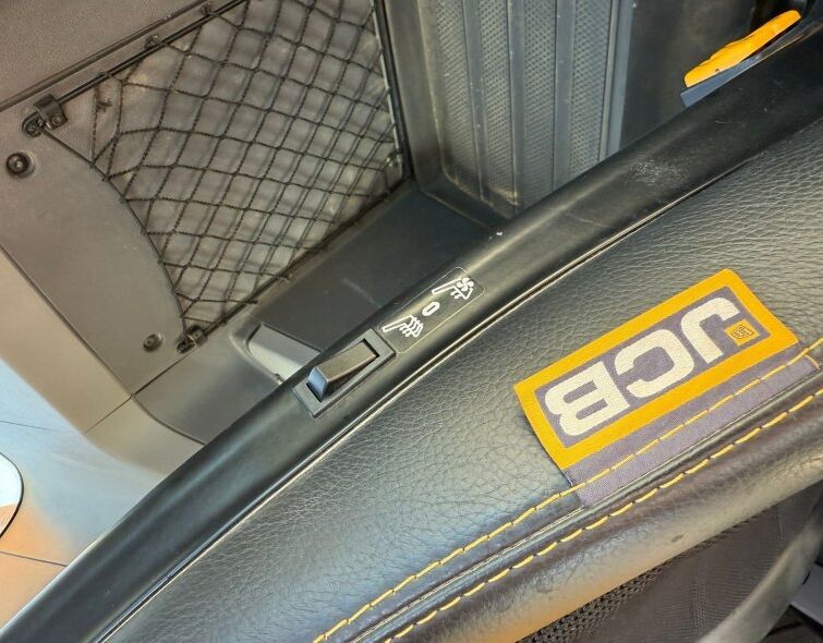 JCB  131X LCD