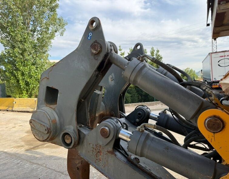 LIEBHERR PR 746 L