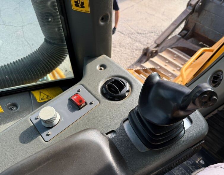 LIEBHERR PR 746 L