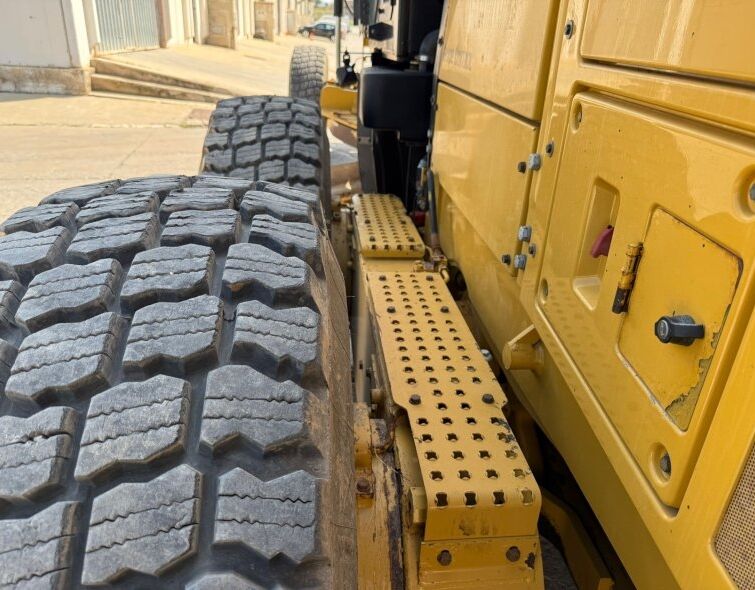 CATERPILLAR  140M3 AWD***REGISTERED***