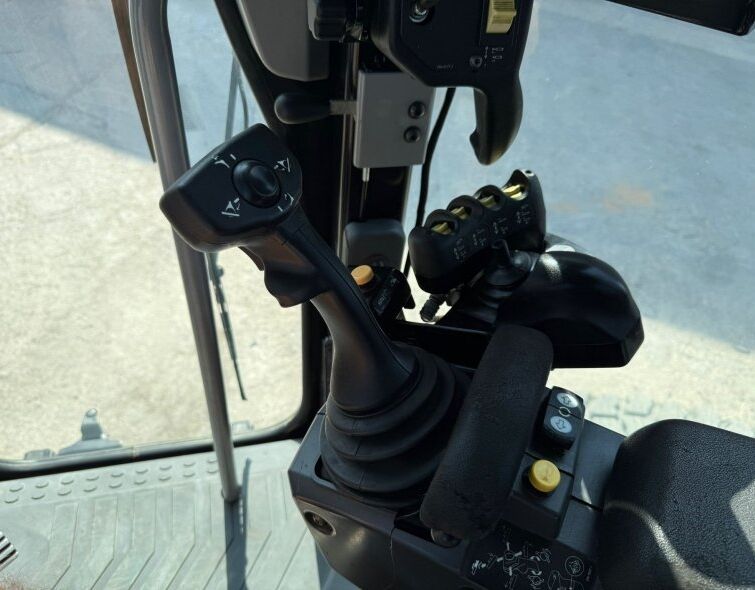 CATERPILLAR  140M3 AWD***REGISTERED***