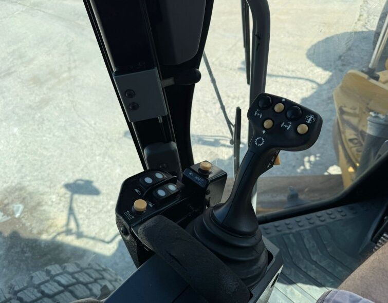 CATERPILLAR  140M3 AWD***REGISTERED***