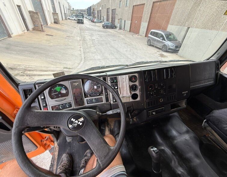 MAN 6x6 F2000 33.403***LOUCHE***
